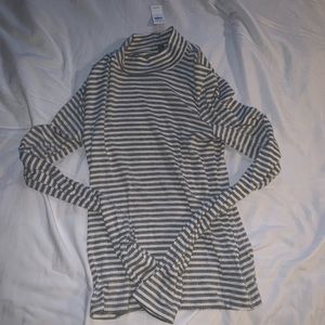 aerie grey long sleeve shirt